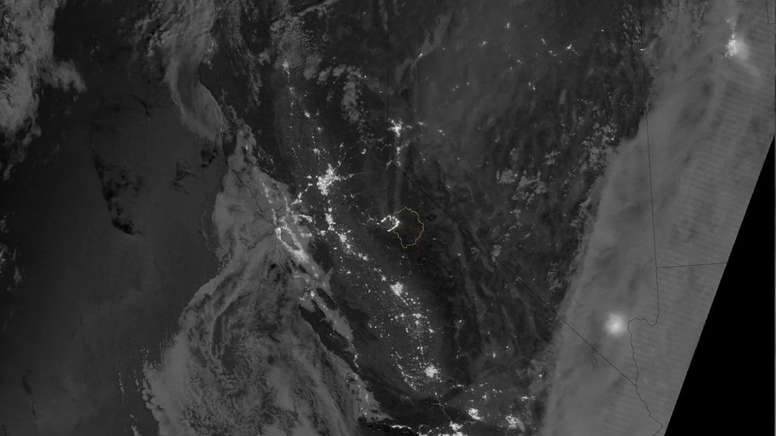 Nighttime View of California’s Rim Fire. Ilustracija uz vest: Sentinel-2 skup podataka donosi 2.148 parova slika i maski iz 25 požara u Kaliforniji
