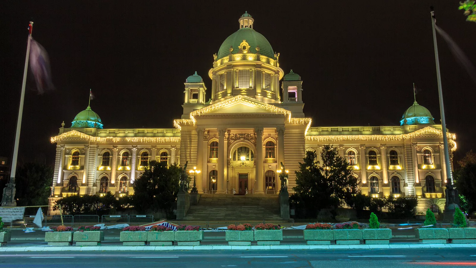 Dom Narodne skupštine Srbije noću. Institucionalna ilustracija uz predaju izborne liste.