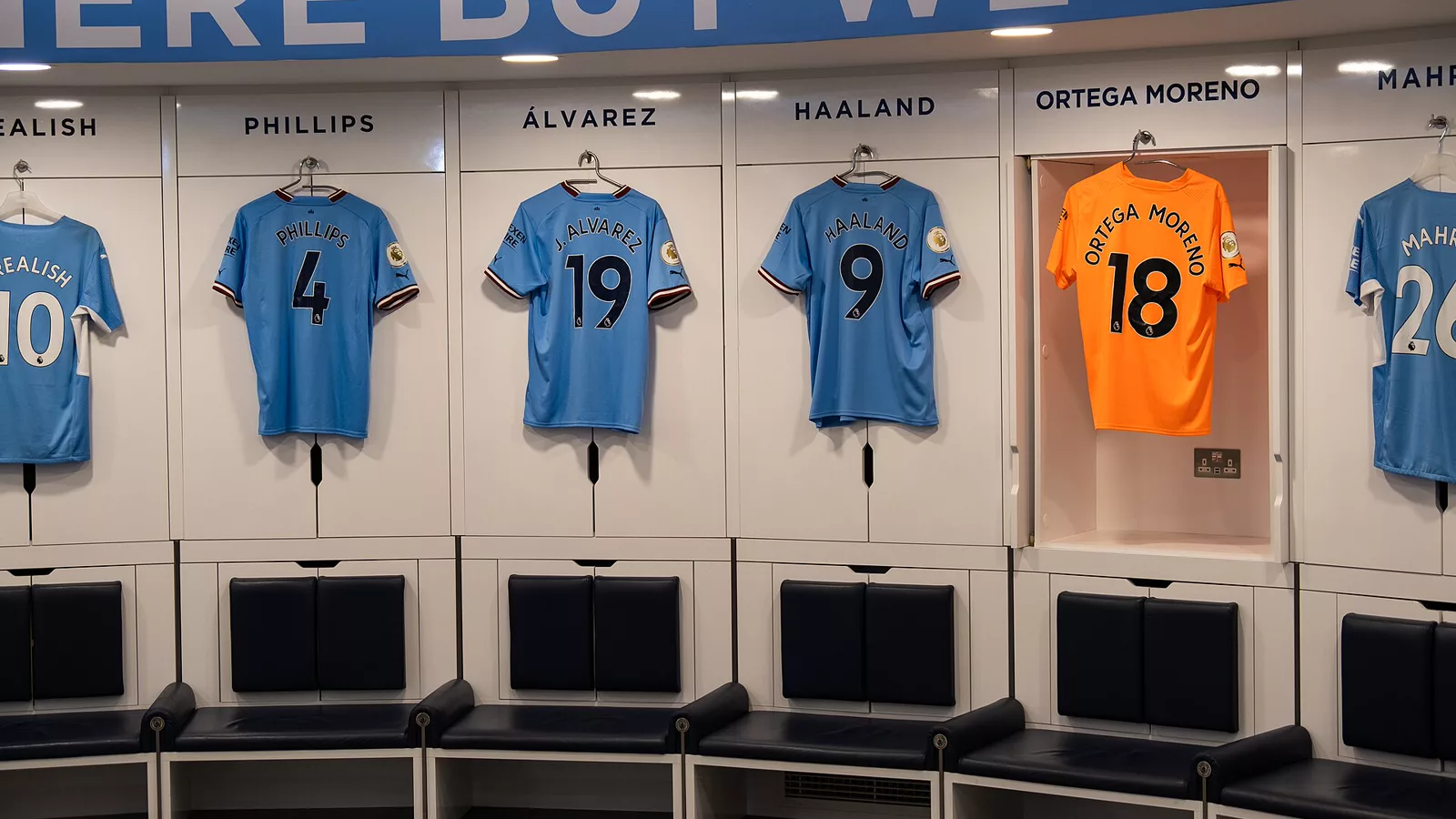 Fotografija: Manchester City dressing room 2022.jpg. Ilustracija uz vest: Foden red but Haaland scores winner - Utd v City player ratings