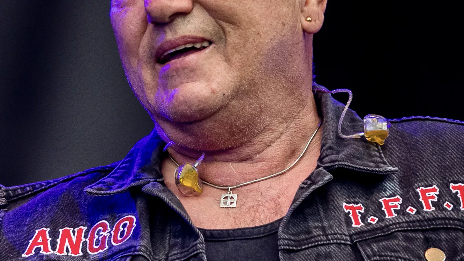 Angry Anderson 2022.jpg. Rose Tatoo during Wacken Open Air at The Holy Wacken Land, Wacken, Schleswig-Holstein, Germany on 2022-08-04, Photo: Sven Mandel. Ilustracija uz vest: Preminuo Angry Anderson, frontmen benda Rose Tattoo, u 79. godini