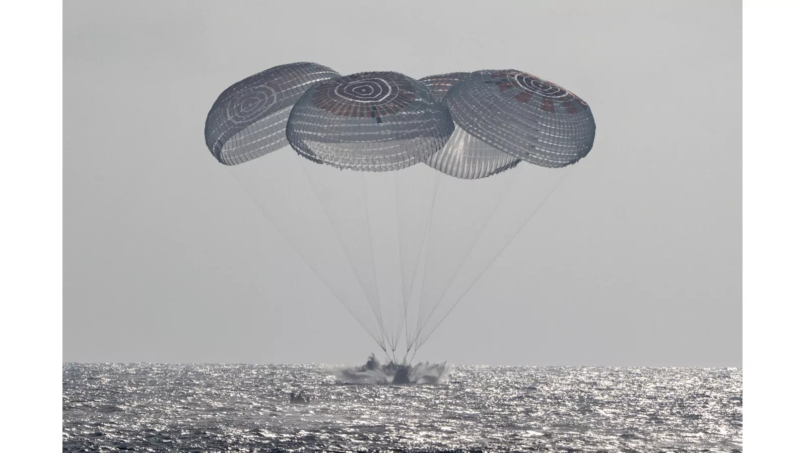 NASA Crew-12 se vratila na Zemlju: posada posle 237 dana sletela u Tihi okean