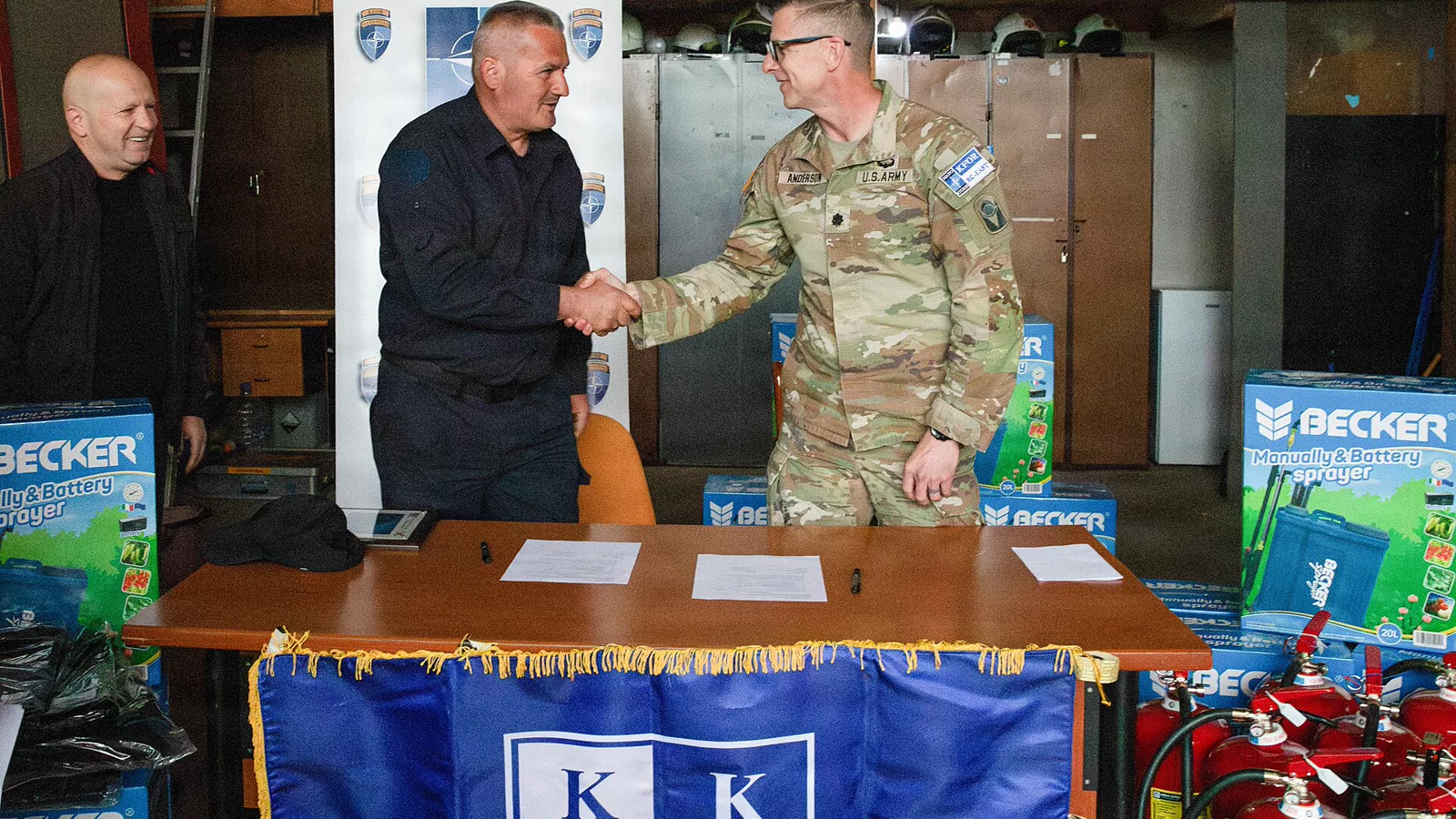 Fotografija: Kosovo Force (KFOR) supports Novo Brdo Fire Brigade with equipment donation (9683561).jpg. Ilustracija uz vest: Petković zatražio od Mekgarka da obezbedi da se izbori za Skupštinu Srbije održe i na Kosovu i Metohiji