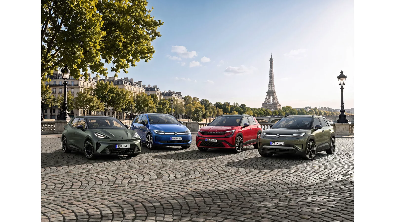 Volkswagen Electric Urban Car Family - four electric cars: CUPRA Raval, Volkswagen ID. Polo, Skoda Epiq, Volkswagen ID. Cross. Official Volkswagen AG photo of the four electric vehicles / electric cars together at Paris Motor Show 2026. The models are CUPRA Raval, Volkswagen ID. Polo, Skoda Epiq and Volkswagen ID. Cross.. Ilustracija uz vest: Volkswagen, CUPRA i Skoda: cetiri elektricna gradska automobila zajedno predstavljena u Parizu