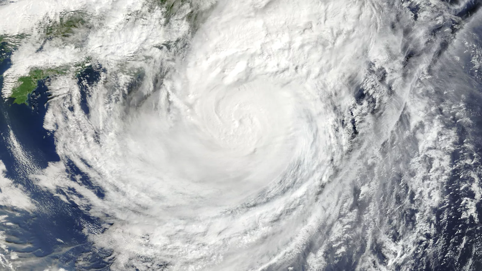 Typhoon Dujuan near Japan, 20 September 2026. Ilustracija uz vest: Tajfun Dujuan u Japanu: najmanje četvoro poginulih posle snažne oluje