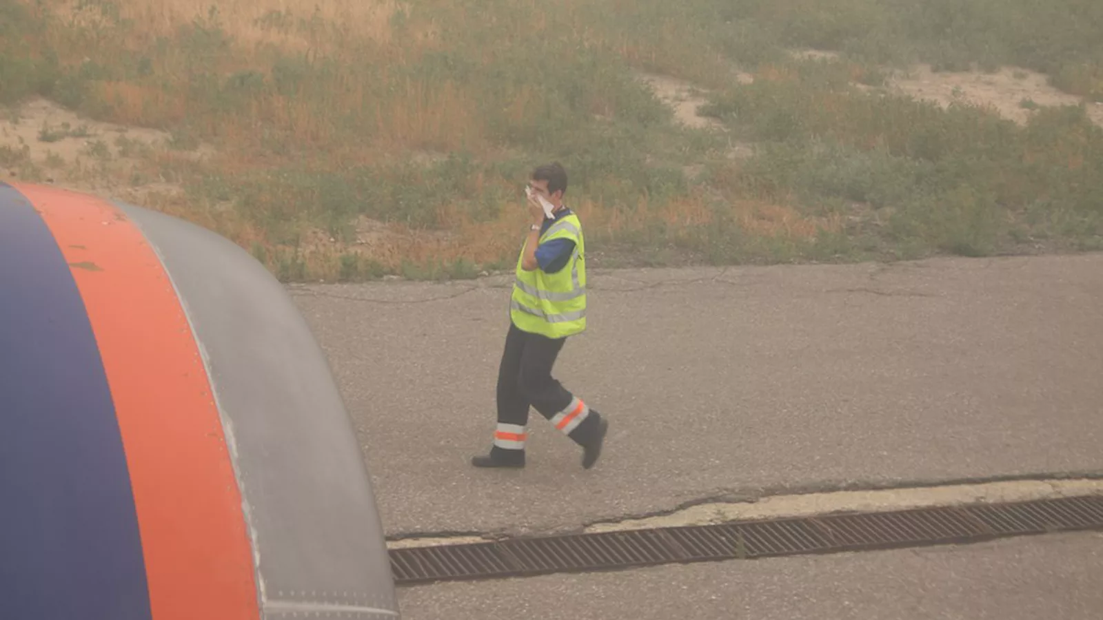 Smoke. Ilustracija uz vest: Požar trave i niskog rastinja na Novom Beogradu, vatrogasci na terenu
