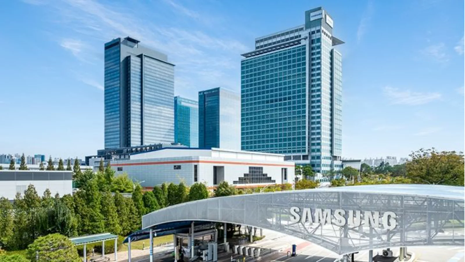 Samsung privatni 5G smart office za Hana Financial Group. Samsung privatni 5G smart office za Hana Financial Group. Zvanična Samsung Newsroom fotografija uz odgovarajuću objavu.. Ilustracija uz vest: Samsung, SK Telecom i Hana napravili privatni 5G smart office