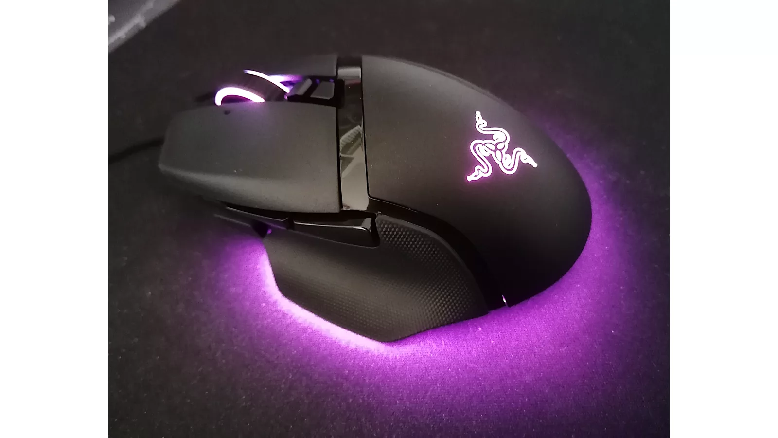 Gejming miš Razer Basilisk V3, prethodna generacija. Stvarna fotografija prethodne generacije Razer Basilisk V3, ilustracija uz najavu modela V4 Pro; nije fotografija novog proizvoda. Ilustracija uz vest: Razer predstavio Basilisk V4 Pro: 14 kontrola, novi senzor i poseban dock za punjenje