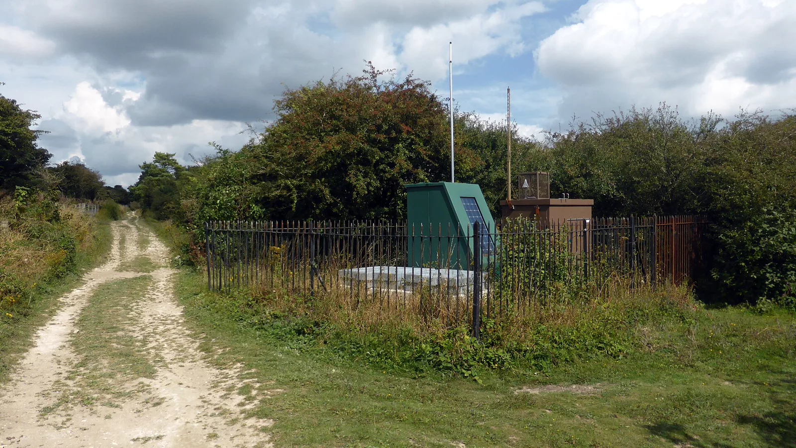 Air Pollution Monitoring Unit - geograph.org.uk - 5094777.jpg. Ilustracija uz vest: Air Pollution Monitoring: Univerzitet u Mančesteru modelira zagađenje vazduha u UK