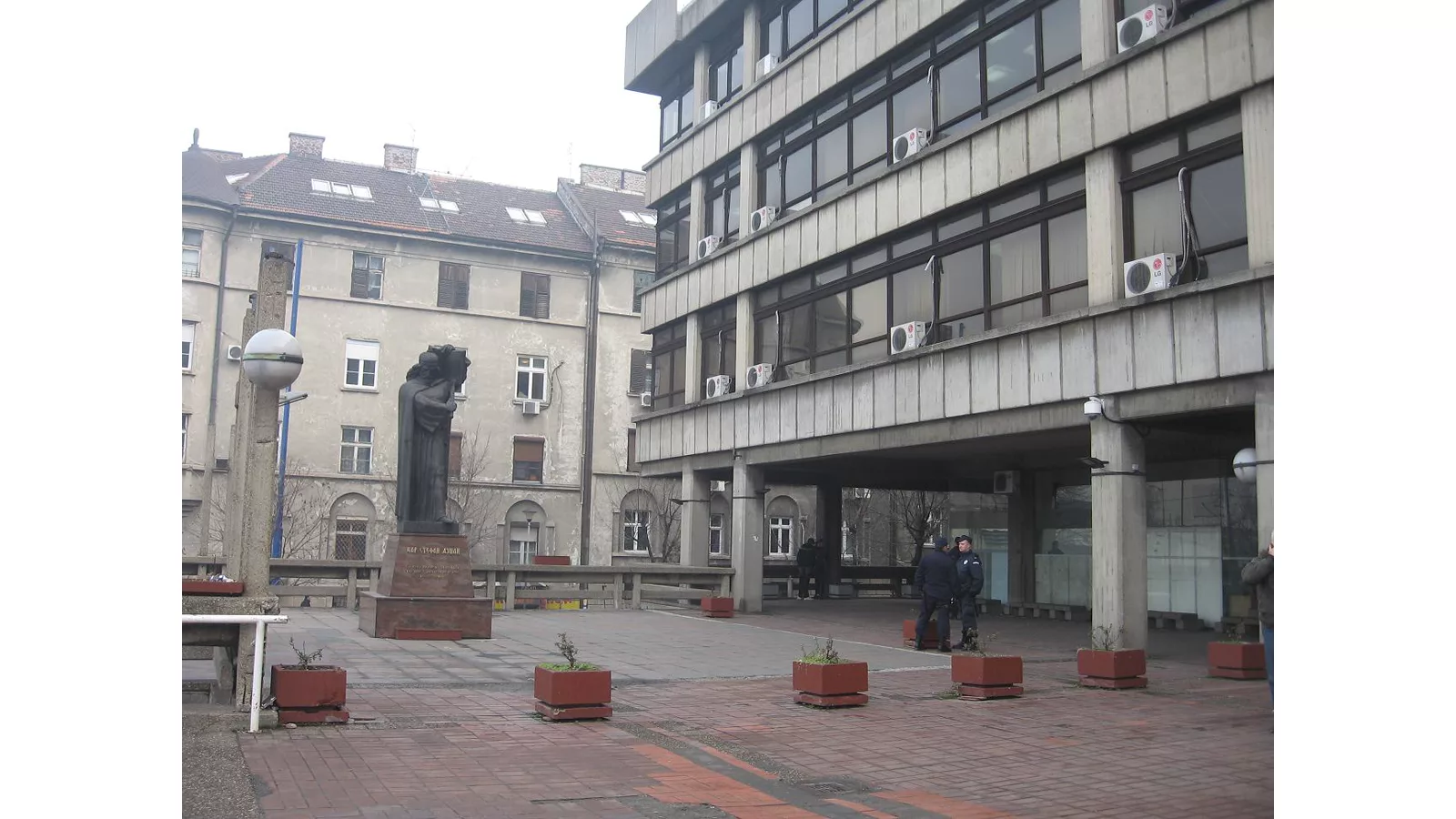 Palata pravde u Beogradu. Institucionalna fotografija uz vest o navodima tužioca; fotografija ne prikazuje protest.. Ilustracija uz vest: Tužilaštvo se žalilo na kućni pritvor trojice okrivljenih za ubistvo na Senjaku