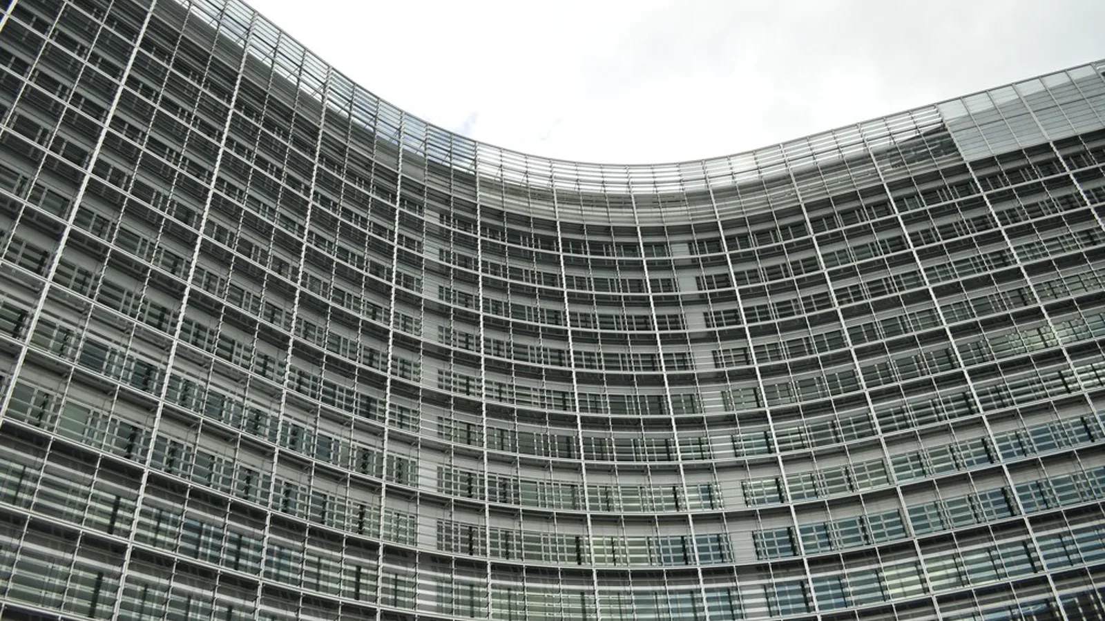 Fotografija: European Commission Schumann Building. Ilustracija uz vest: Evropska komisija: Pet EU misija donosi merljive rezultate u rešavanju društvenih izazova
