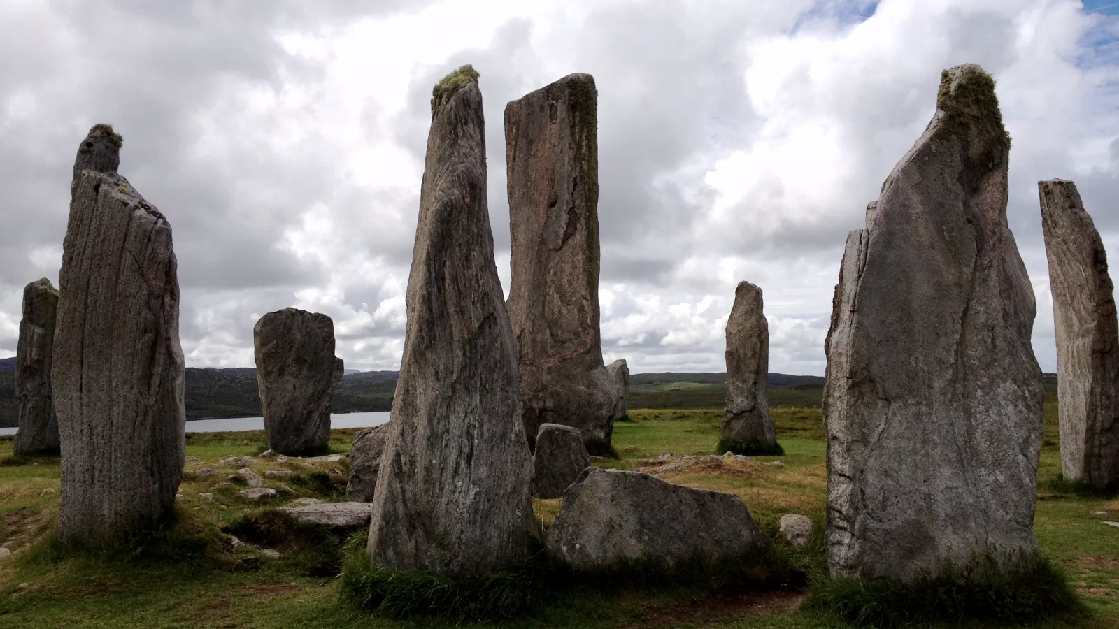 Callanish Stones u Škotskoj — arhivska fotografija kamenog kruga iz NASA APOD priče o analemi.. Ilustracija uz vest: NASA APOD pokazuje analemu iznad kamenog kruga Callanish u Škotskoj