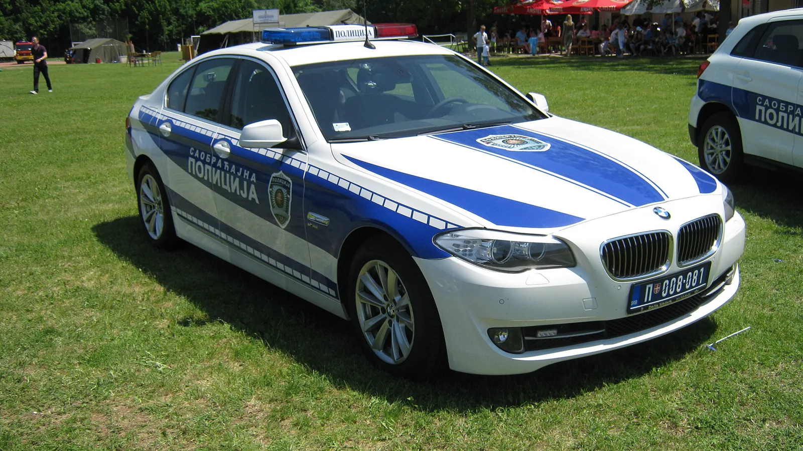 BMW F10 Serbian Police.jpg. BMW F10 used by Serbian Traffic Police, on conducting control over Serbian Highways. Ilustracija uz vest: Uhapšene tri osobe osumnjičene za otmicu i pljačku bračnog para iz Kostolca