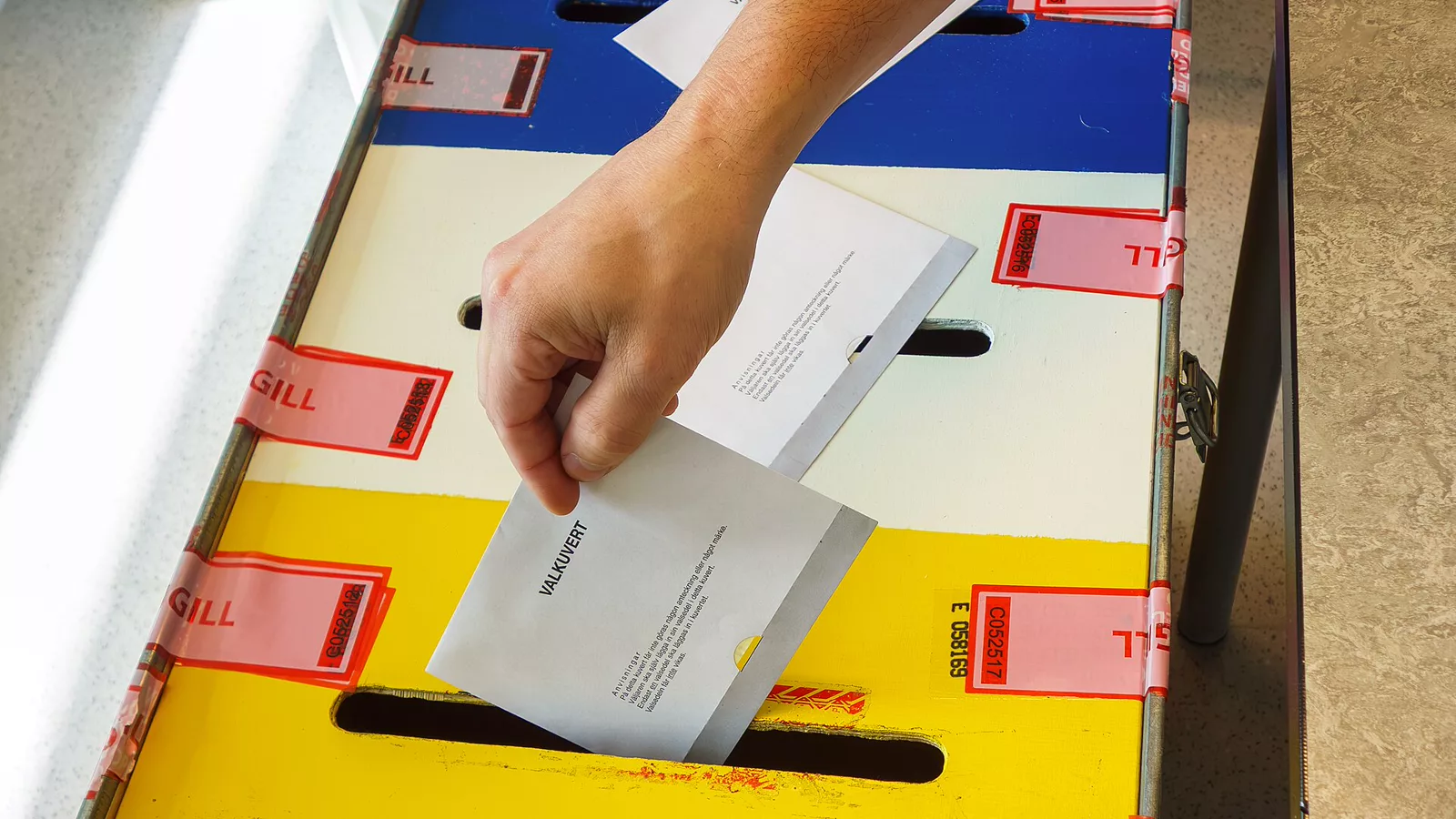 Glasački listić i biračka kutija na parlamentarnim izborima u Švedskoj 2026.