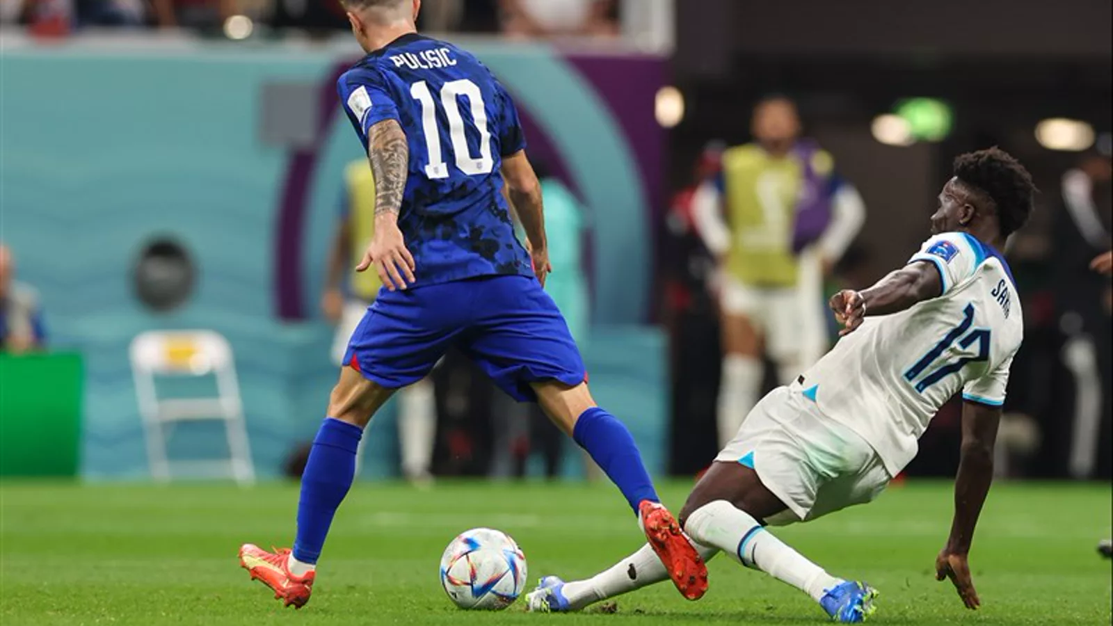 2022 FIFA World Cup England 0-0 USA - Saka vs Pulisic.jpg. Ilustracija uz vest: Pulišić postigao prvi gol za Milan u 2026. godini u pobedi nad Lećeom