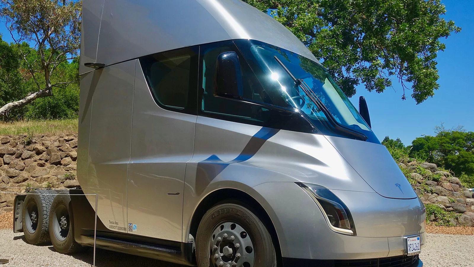 The Tesla Semi Truck (40705940423).jpg. at Tesla HQ today. Ilustracija uz vest: Tesla počela nove isporuke Semi kamiona iz fabrike u Nevadi