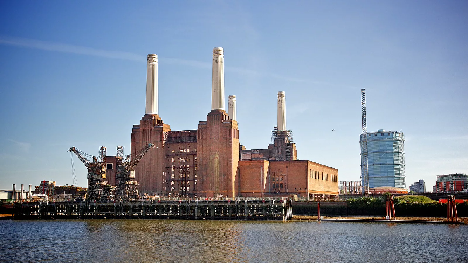 Battersea Power Station, London-22May2010.jpg. Ilustracija uz vest: Battersea Power Station dobija novu koncertnu dvoranu za nastupe uživo