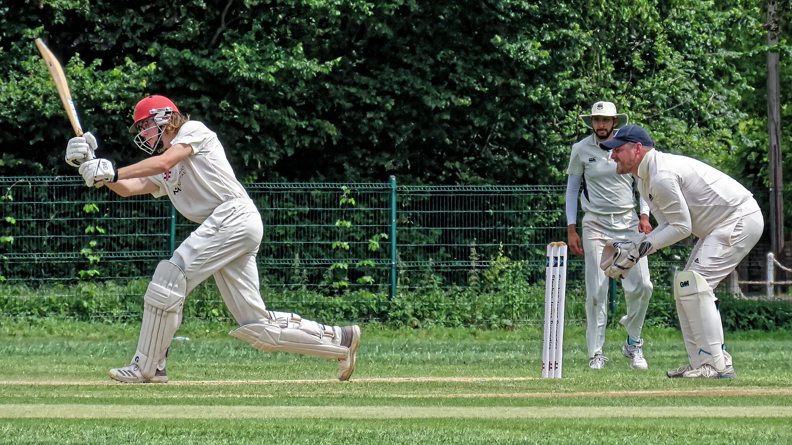Southgate CC v Stanmore CC at Walker Cricket Ground, Southgate, London 02.jpg. A June 2019 Saturday public Middlesex County Cricket League match between Southgate Cricket Club [1] 2nd XI and Stanmore Cricket Club 2nd XI (batting) at the Walker Cricket Ground , Waterfall Road, Southgate , Enfield , London, England. Mobile device view : Wikimedia (as at June 2019) makes it difficult to immediately view photo groups related to this image. To see its most relevant allied photos, click on Southgate Cricket Club , Stanmore Cricket Club , Minor cricket clubs of London , and this. Ilustracija uz vest: Južna Afrika nadigrala Australiju u ODI meču, Marsh ukazao na problem partnerstava
