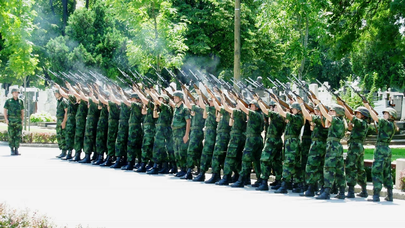 Fotografija: Vojska Srbije počasni plotun. Ilustracija uz vest: Vučić danas prisustvuje vežbi „Pobednik 2026“ na Pešteru. Ilustracija uz vest: Kadeti i budući rezervni oficiri položili vojničku zakletvu u Beogradu