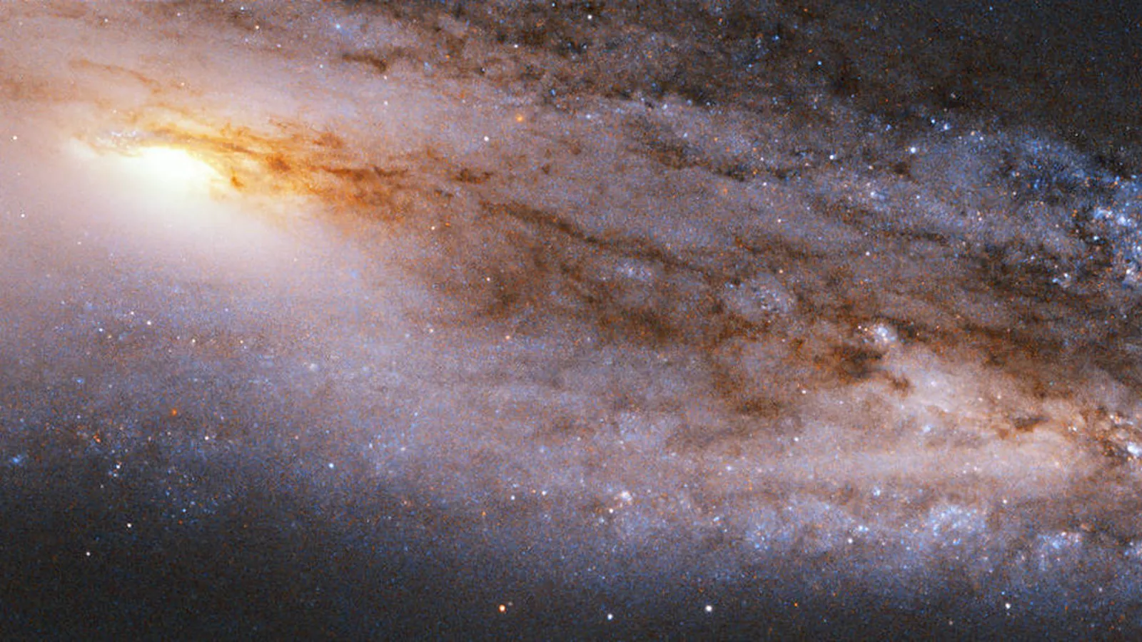 Hubble Catches a Bounty of Stars and Cosmic Dust. [{'name': 'astronomy', 'accuracy': None, 'unstable__provider': 'flickr'}, {'name': 'constellation', 'accuracy': None, 'unstable__provider': 'flickr'}, {'name': 'galaxy', 'accuracy': None, 'unstable__provider': 'flickr'}, {'name': 'hubble', 'accuracy': None, 'unstable__provider': 'flickr'}, {'name': 'messier98', 'accuracy': None, 'unstable__provider': 'flickr'}, {'name': 'nasa', 'accuracy': None, 'unstable__provider': 'flickr'}, {'name': 'space', 'accuracy': None, 'unstable__provider': 'flickr'},. Ilustracija uz vest: Hubble završio 200.000. orbitu i čeka ponovno pojavljivanje supernove Athena