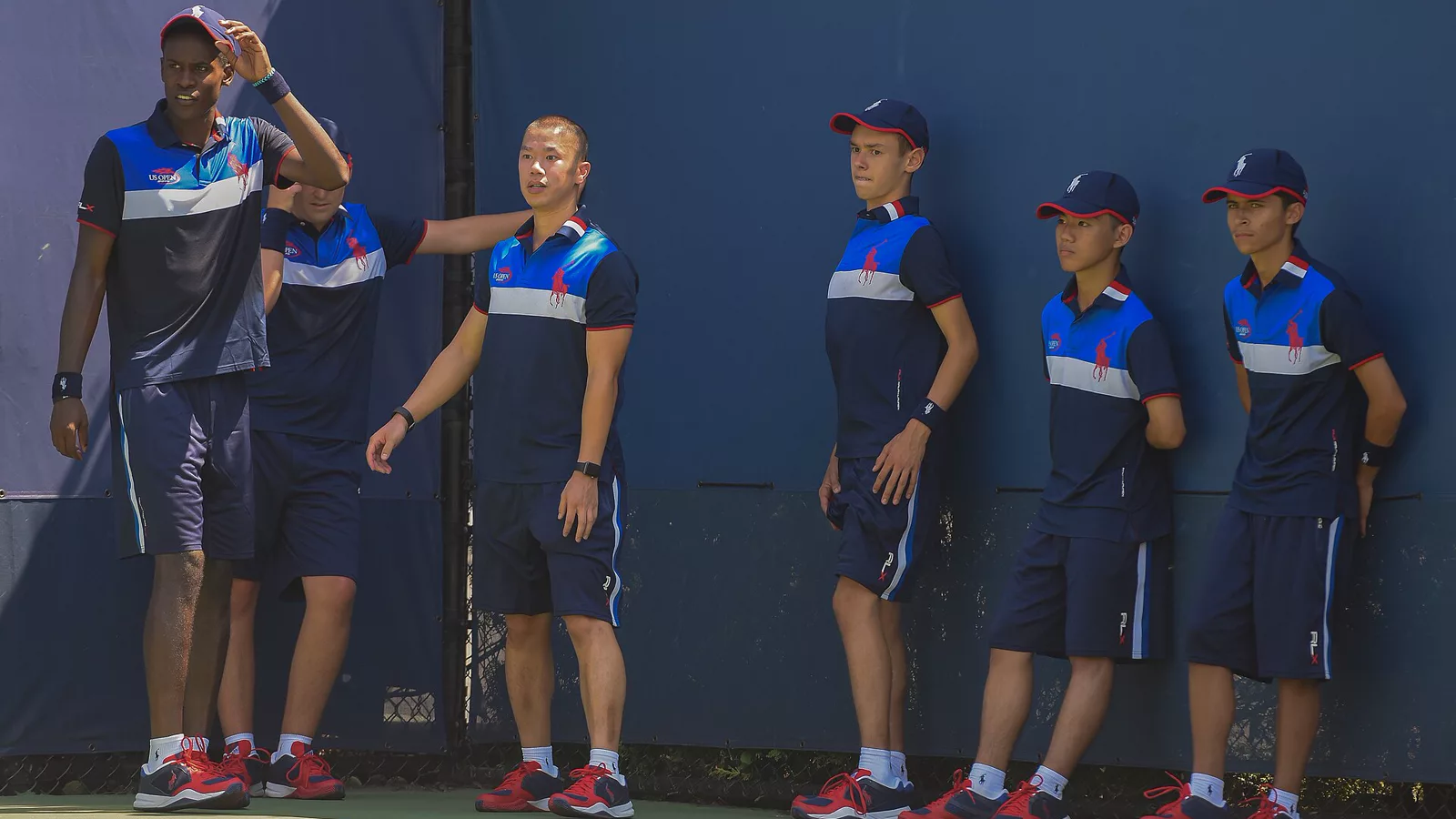 2015 US Open Tennis - Qualies - Ball Persons Waiting to Take the Court Between Matches (20906223641).jpg. August 25, 2015 Flushing, NY. Ilustracija uz vest: Haški mehanizam odbio zahtev Jovice Stanišića za prevremeno puštanje