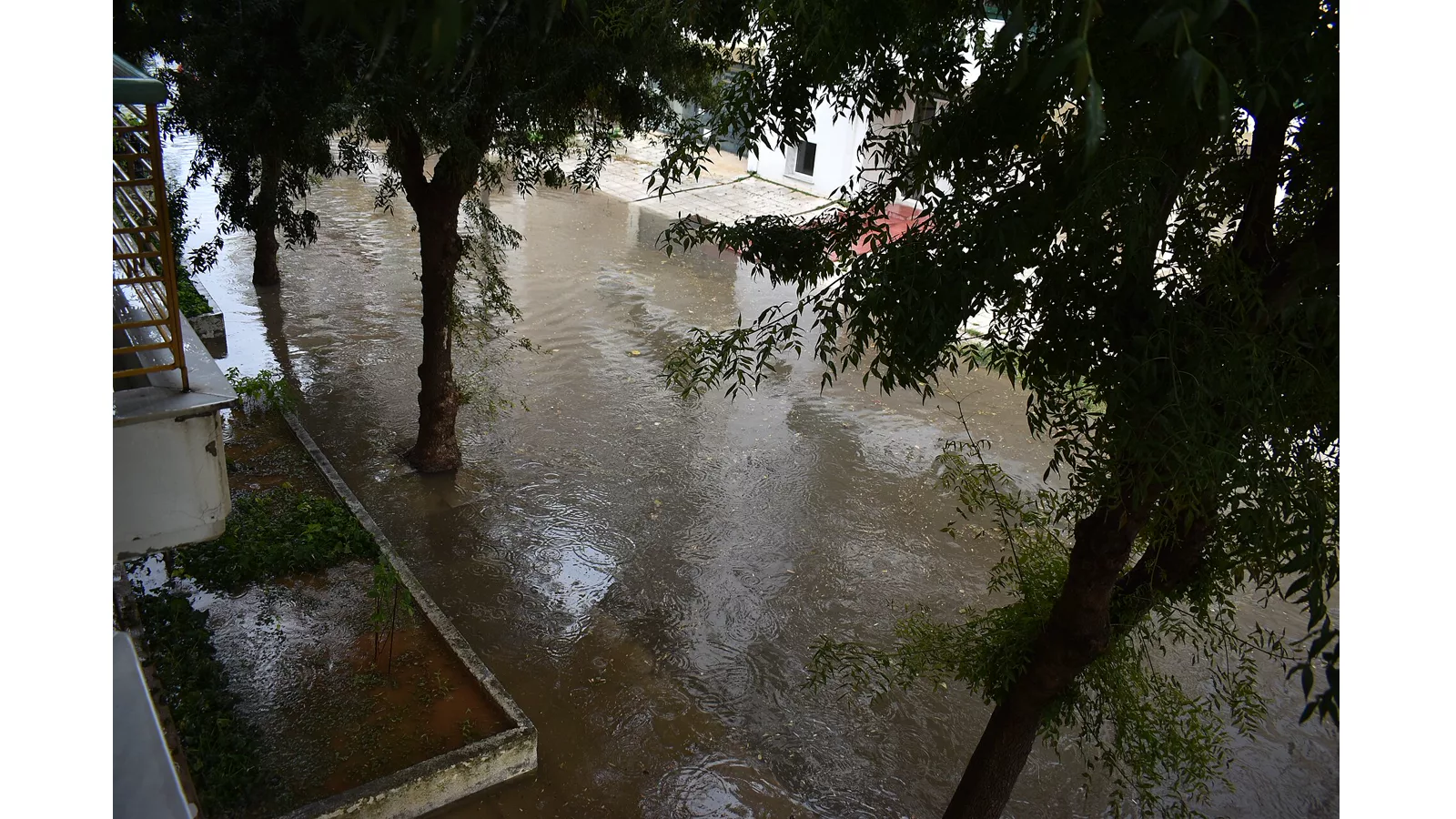 Flooded street in town.jpg. A flooded street after a sudden summer rain in a town in Greece. | Validated neutral fallback theme: flood; flooded street rain. Ilustracija uz vest: Bangkok proglasio stanje katastrofe posle obilnih kiša i velikih poplava