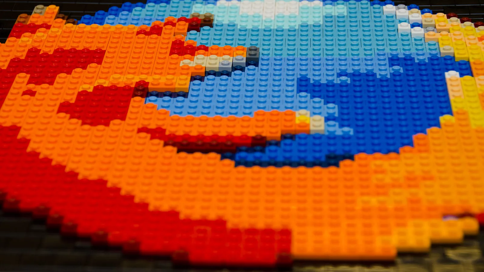 Lego Firefox. Ilustracija uz vest: Mozilla i Mila pokreću otvoreni AI sloj koji organizacije mogu da drže pod sopstvenom kontrolom