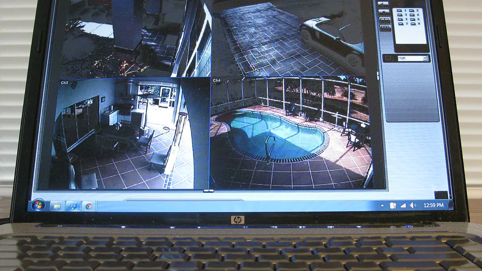 Fotografija: Old Laptop Used for Home Security Monitoring.jpg. Ilustracija uz vest: Britanska vlada pokrenula povelju za ponovnu upotrebu IT opreme