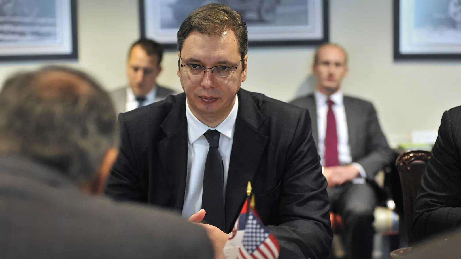 Aleksandar Vučić u Pentagonu 2012.jpg. Serbia's Minister of Defense Aleksandar Vucic listens as Secretary of Defense Leon E. Panetta welcomes him to the Pentagon, December 7, 2012. (DoD Photo By Glenn Fawcett) (Released). Ilustracija uz vest: Vučić priredio koktel za zaposlene u Predsedništvu povodom završetka mandata